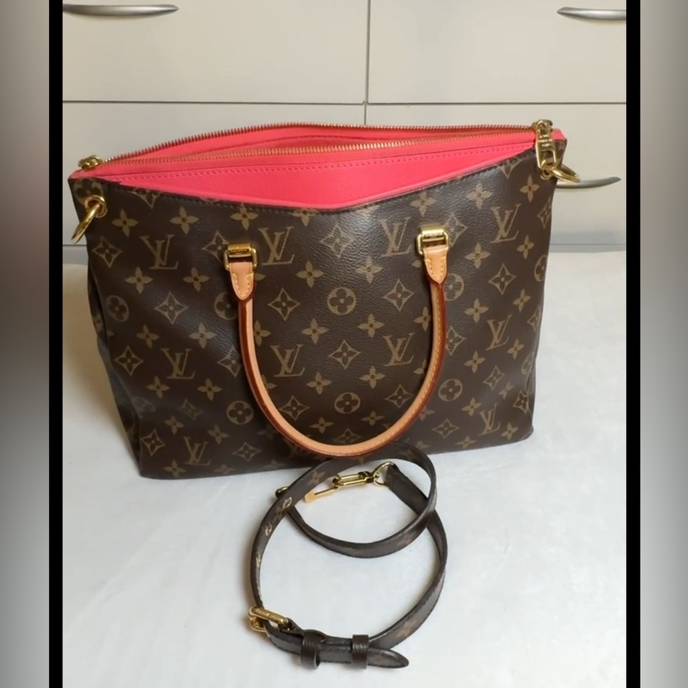 Pre owned Louis Vuitton Pallas MM in almost new condition. from own collection